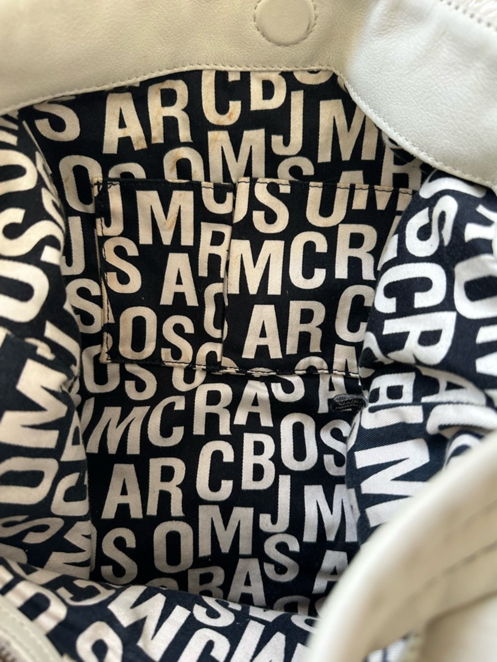 Marc by Marc Jacobs Cream Leather Hobo Bag with Front Pockets - Picture 9 of 16
